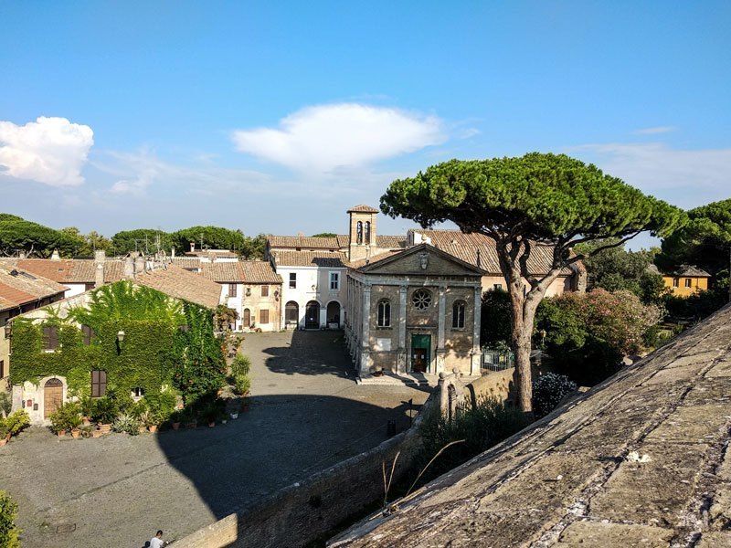 Ostia Antica - Il borgo.