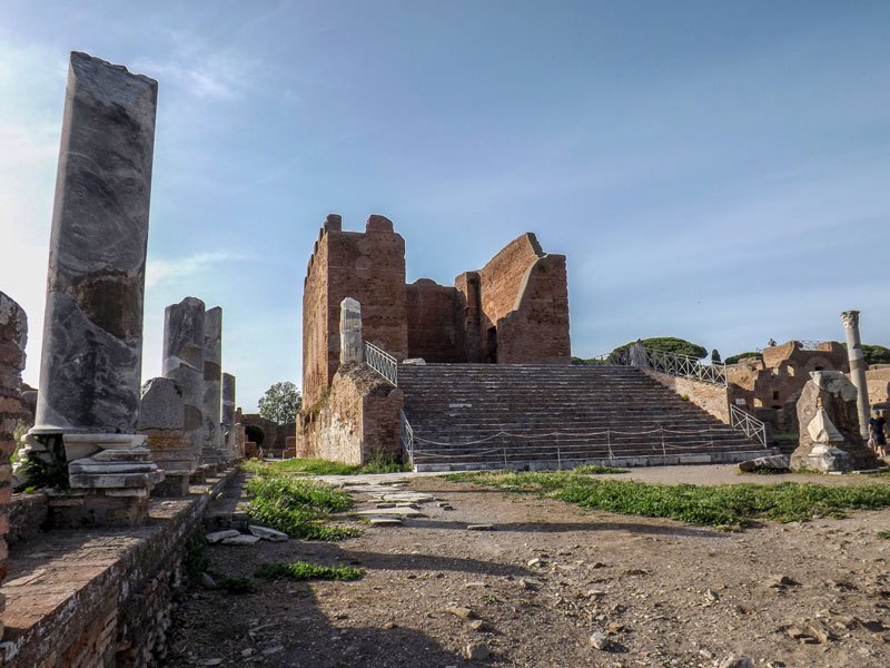 Ostia Antica - Foro; il Capitolium.